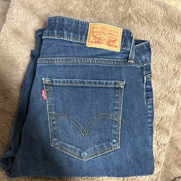 Woman’s Levi jeans - Picture 4 of 4